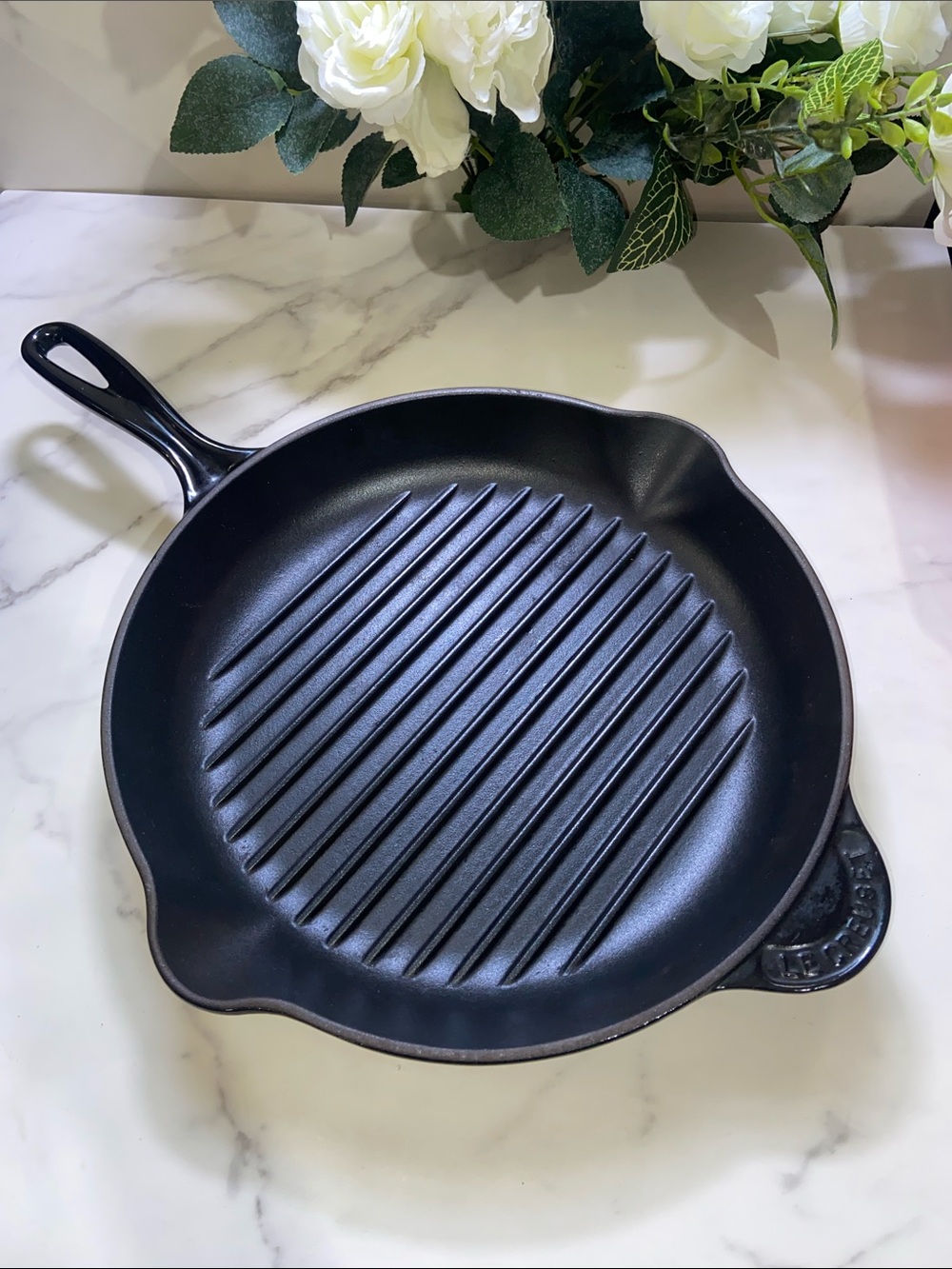 LE CREUSET 12 inch Cast Iron Ribbed Grill Pan - Black